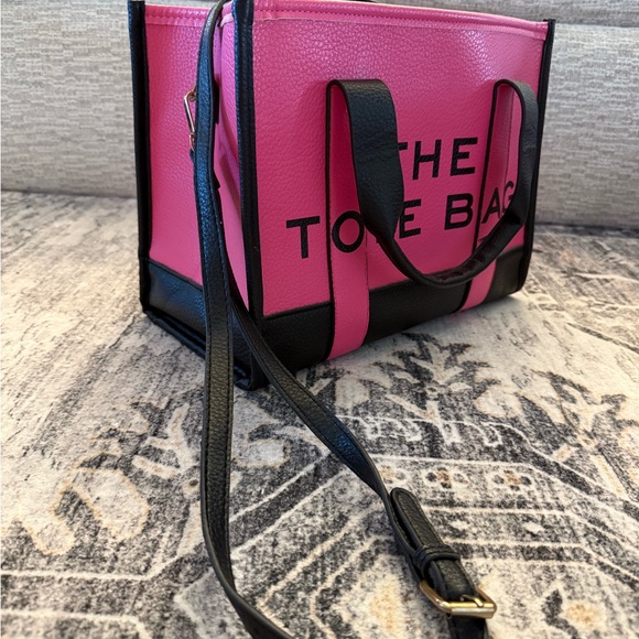 Pink trendy The Tote Bag like the Marc Jacob’s version! Never used - Picture 6 of 9